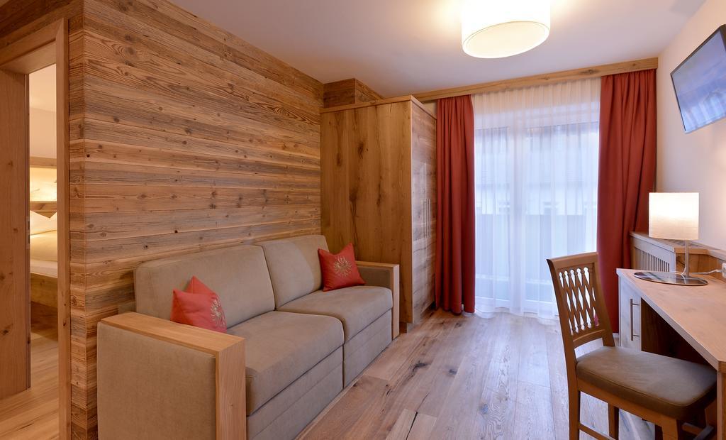 Hotel Garni Tirolerhof Hopfgarten im Brixental Room photo